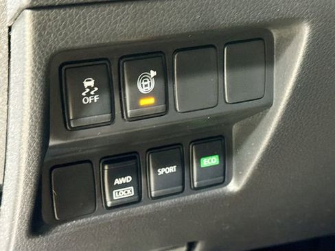 Used 2017 Nissan Rogue SV image 10