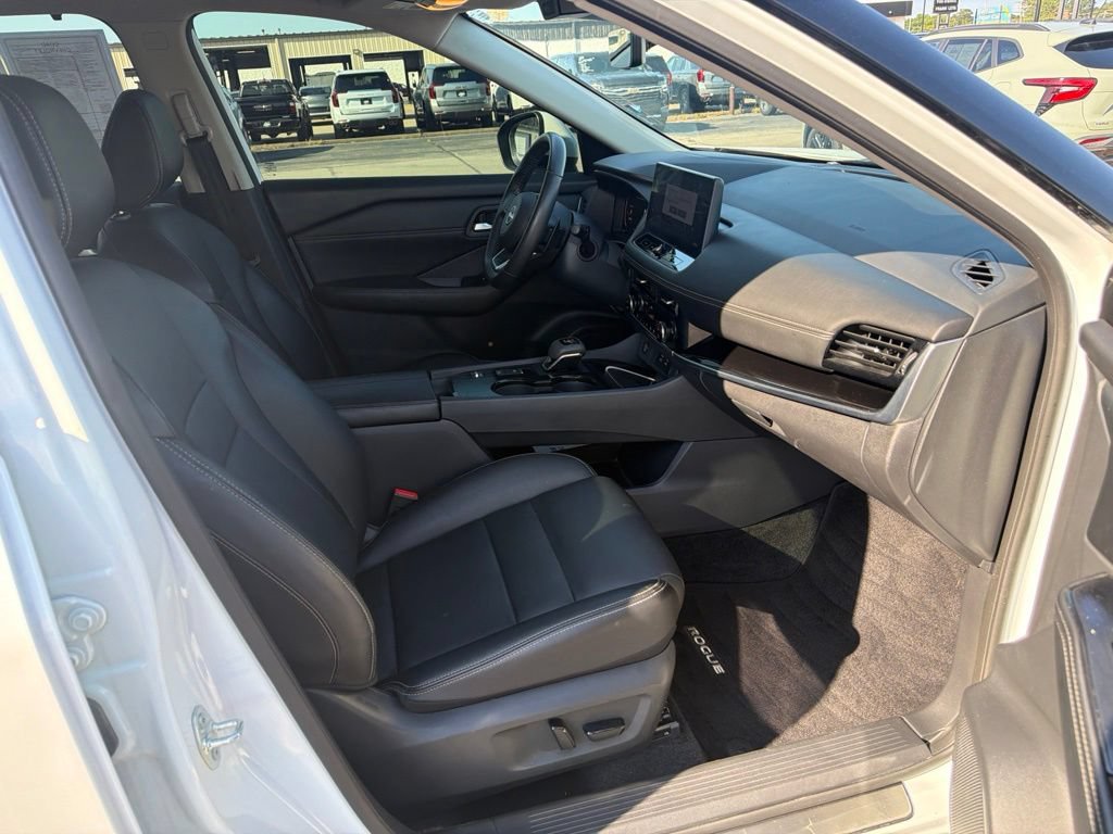 Used 2024 Nissan Rogue SL w/ SL Premium Package FWD image 10