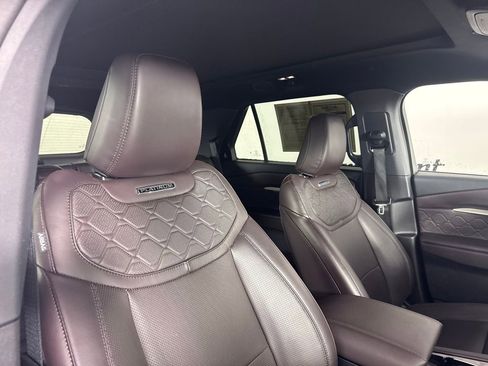 Used 2025 Ford Explorer Platinum w/ LUX Leather Package AWD/4WD image 33