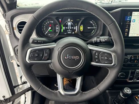 Used 2025 Jeep Wrangler Unlimited Sahara w/ Safety Group image 27