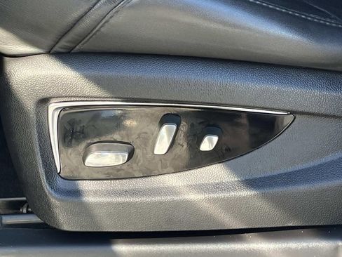 Used 2017 Cadillac Escalade Luxury image 25