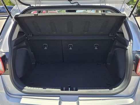 Used 2025 Hyundai Venue SEL image 13