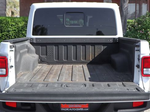 Used 2025 Jeep Gladiator Sport AWD/4WD image 8