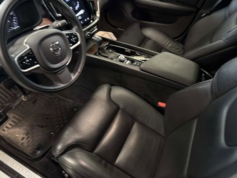 Used 2020 Volvo V60 T5 Cross Country image 24