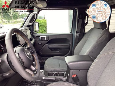 Used 2024 Jeep Wrangler Unlimited AWD/4WD image 45