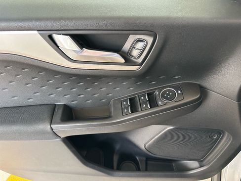 Certified 2020 Ford Escape SE FWD image 17