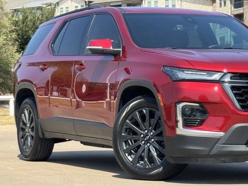 Used 2023 Chevrolet Traverse RS FWD image 3