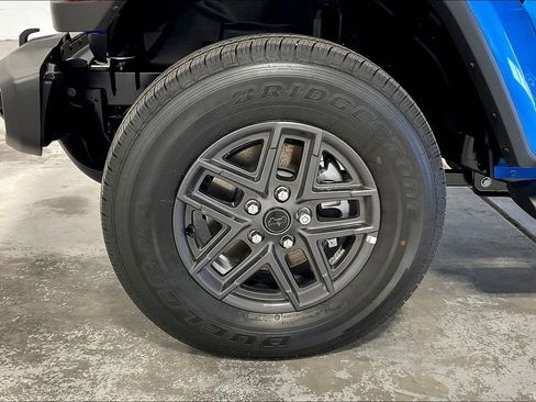 New 2025 Jeep Gladiator Sport image 29