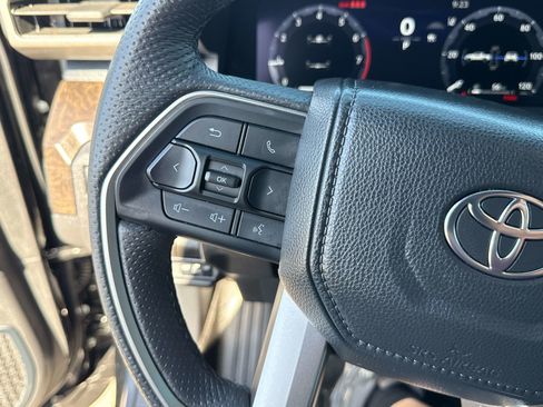 Used 2024 Toyota Tacoma Limited AWD/4WD image 23