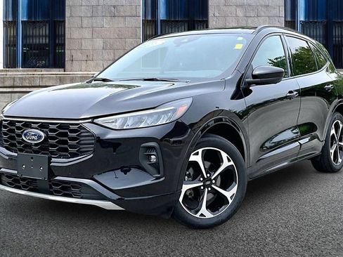 Certified 2023 Ford Escape ST-Line Select w/ Tech Pack #2 AWD/4WD image 2
