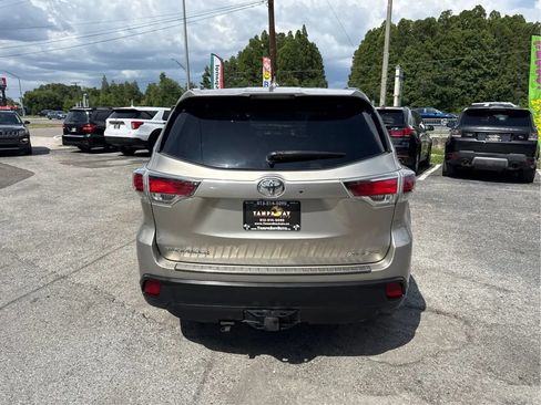 Used 2015 Toyota Highlander XLE AWD/4WD image 6