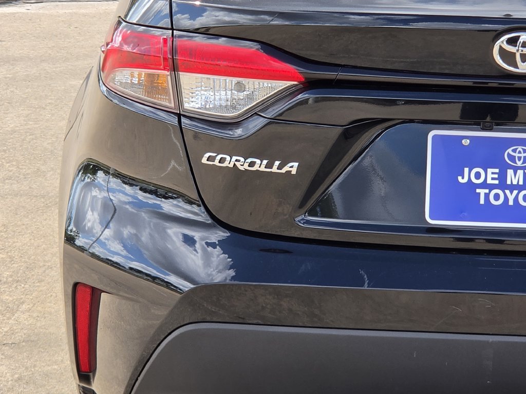 Used 2025 Toyota Corolla LE FWD image 10