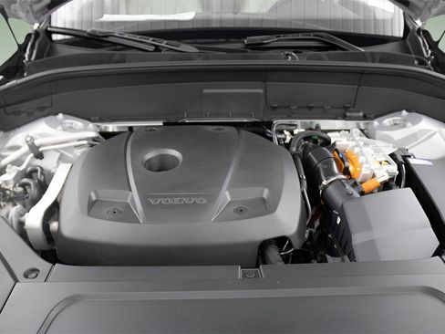 Certified 2025 Volvo XC90 T8 Plus w/ Protection Package Premier image 14