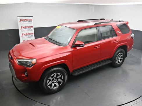 Used 2024 Toyota 4Runner TRD Off-Road Premium AWD/4WD image 29