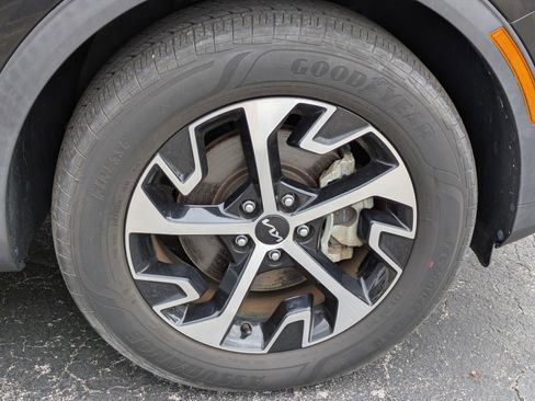 Certified 2023 Kia Sportage EX AWD/4WD image 8