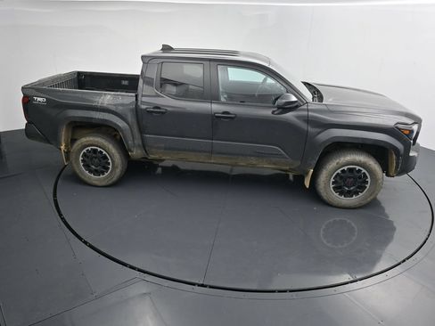 Used 2024 Toyota Tacoma TRD Off-Road AWD/4WD image 25