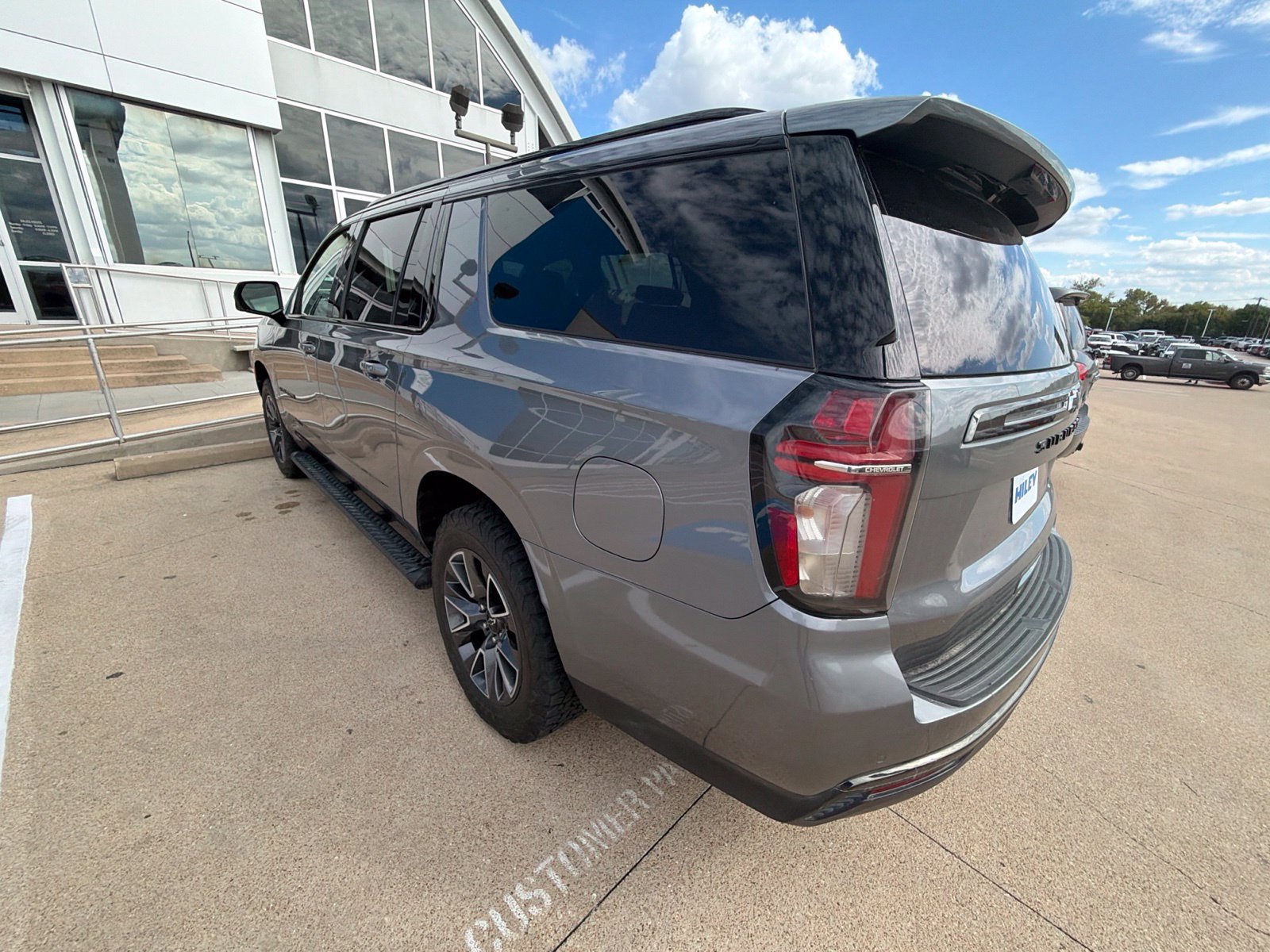 Used 2021 Chevrolet Suburban Z71 w/ Z71 Off-Road Package AWD/4WD image 14