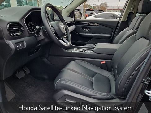 Used 2025 Honda Pilot Touring image 17
