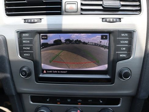 Used 2017 Volkswagen Golf S image 13