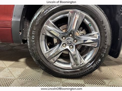 Used 2018 Toyota Highlander Limited Platinum AWD/4WD image 25