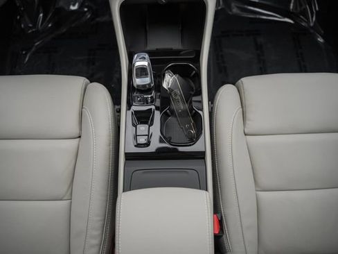 New 2026 Volvo XC40 B5 Ultra w/ Protection Package Premier image 28