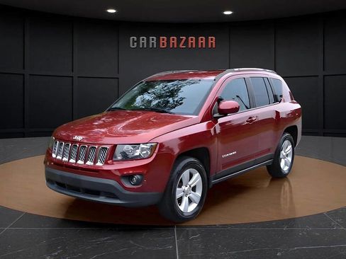 Used 2017 Jeep Compass Latitude image 12