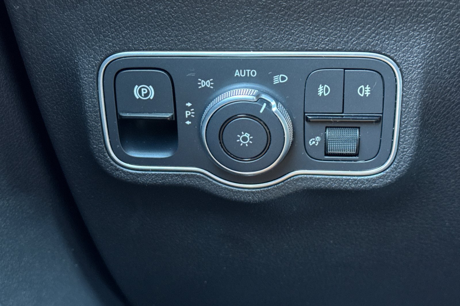 Used 2023 Mercedes-Benz GLB 250 4MATIC image 34