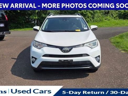 Used 2018 Toyota RAV4 XLE AWD/4WD image 2