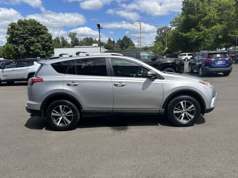 Used 2016 Toyota RAV4 XLE AWD/4WD image 6