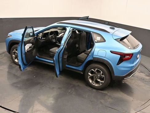 New 2026 Chevrolet Trax LT w/ Driver Confidence Package FWD image 60