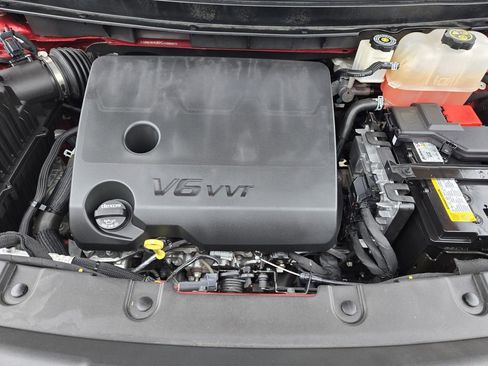 Used 2023 Chevrolet Traverse LT w/ Rear Camera Mirror Package image 27