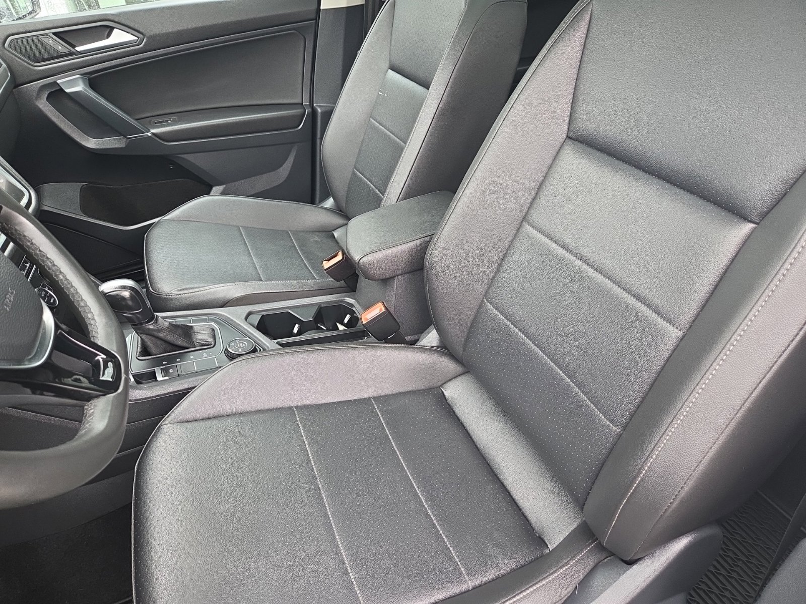 Used 2020 Volkswagen Tiguan SE w/ Panoramic Sunroof Package AWD/4WD image 18