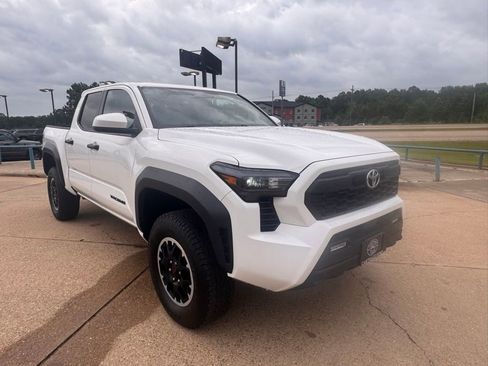 Used 2024 Toyota Tacoma TRD Off-Road AWD/4WD image 7
