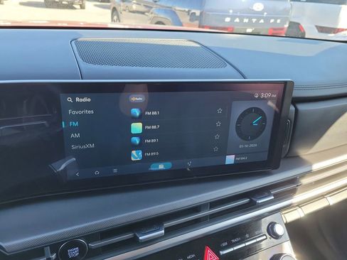 Used 2025 Hyundai Santa Fe SEL FWD image 30