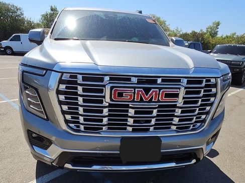 Used 2025 GMC Yukon Denali w/ Denali Reserve Package AWD/4WD image 8