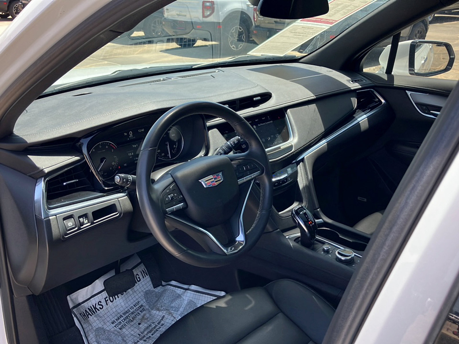 Used 2023 Cadillac XT6 Luxury w/ LPO, Floor Liner Package FWD image 26