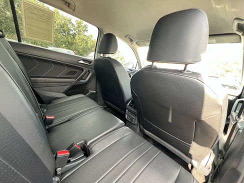 Used 2024 Volkswagen Tiguan SE image 31