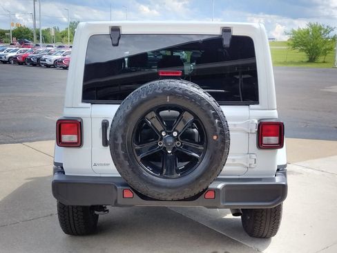 Used 2023 Jeep Wrangler Unlimited Sahara AWD/4WD image 21