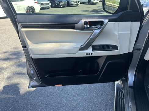 Used 2020 Lexus GX 460 Premium AWD/4WD image 28