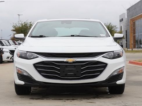 Used 2024 Chevrolet Malibu LT image 2