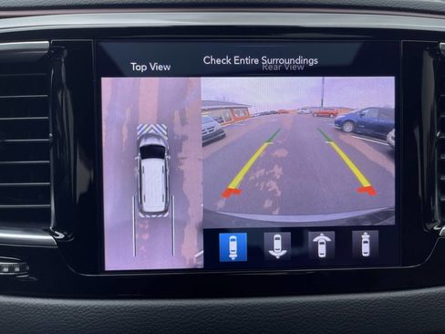 Used 2019 Chrysler Pacifica Touring-L image 26