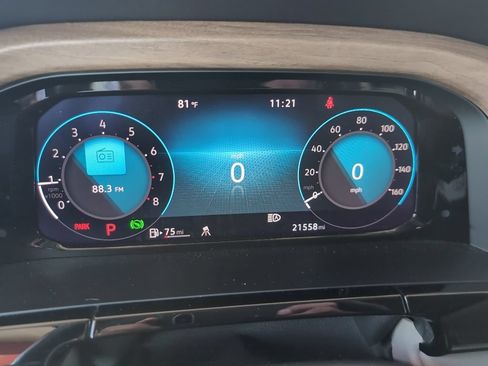 Used 2025 Volkswagen Atlas SE AWD/4WD image 17