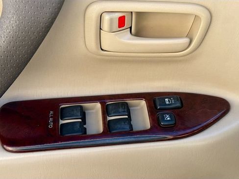 Used 2007 Toyota Land Cruiser w/ Convenience Pkg image 18