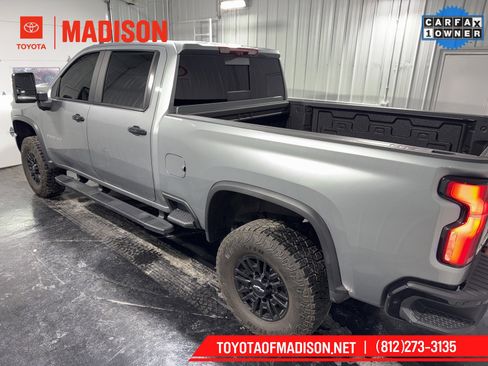 Used 2025 Chevrolet Silverado 2500 ZR2 w/ Technology Package image 2