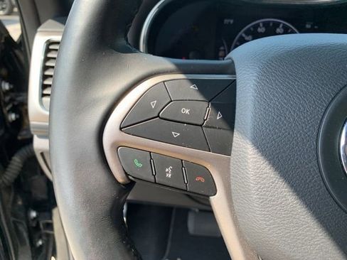 Used 2021 Jeep Grand Cherokee Laredo image 14