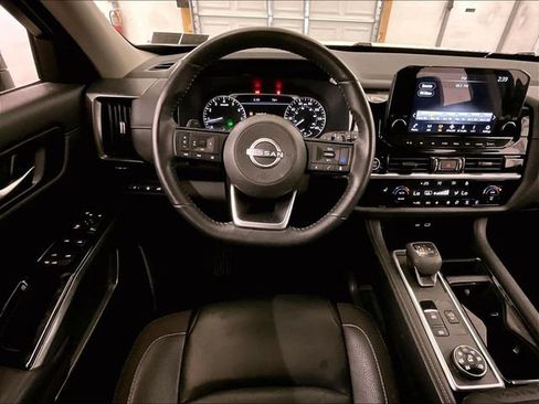 Used 2023 Nissan Pathfinder SL w/ Black Appearance Package AWD/4WD image 5