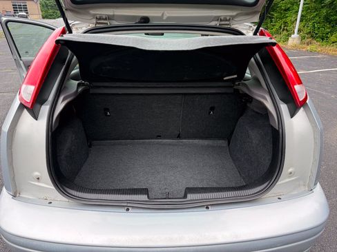 Used 2004 Ford Focus ZX5 Hatchback FWD image 10
