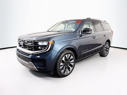 Used 2025 Ford Expedition Platinum w/ Driver's Package AWD/4WD image 3