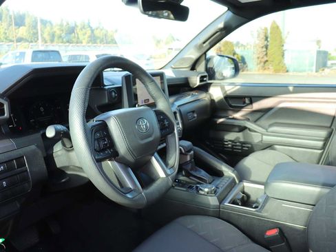 Certified 2025 Toyota Tacoma SR5 AWD/4WD image 10