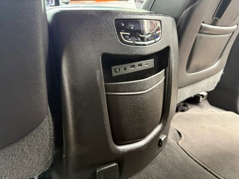 Used 2018 Cadillac Escalade Luxury AWD/4WD image 15